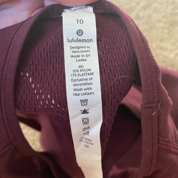 Size 10 Lululemon Crop Top - Picture 4 of 4